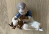 Figur - Dreng med gravhund  - Bing & Grøndahl